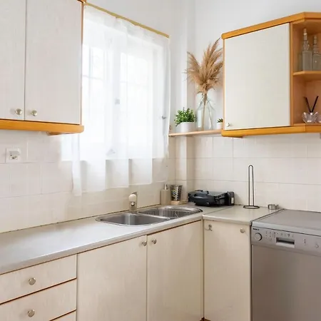 Spacious 2 Bedroom Apartment At Glifada Athens Exterior photo