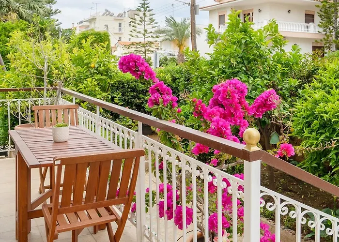 Spacious 2 Bedroom Apartment At Glifada