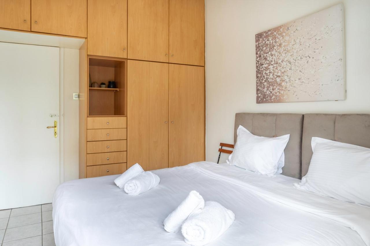Spacious 2 Bedroom At Glifada Athens