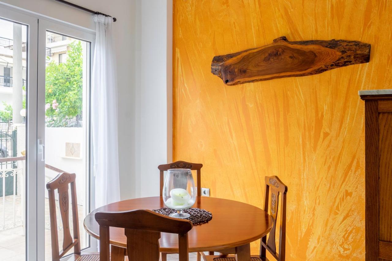 Spacious 2 Bedroom At Glifada Apartment *