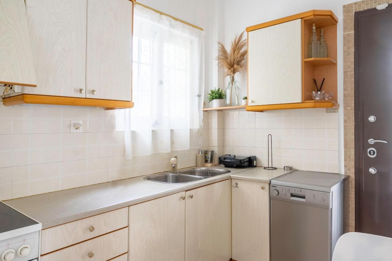 Spacious 2 Bedroom At Glifada אתונה