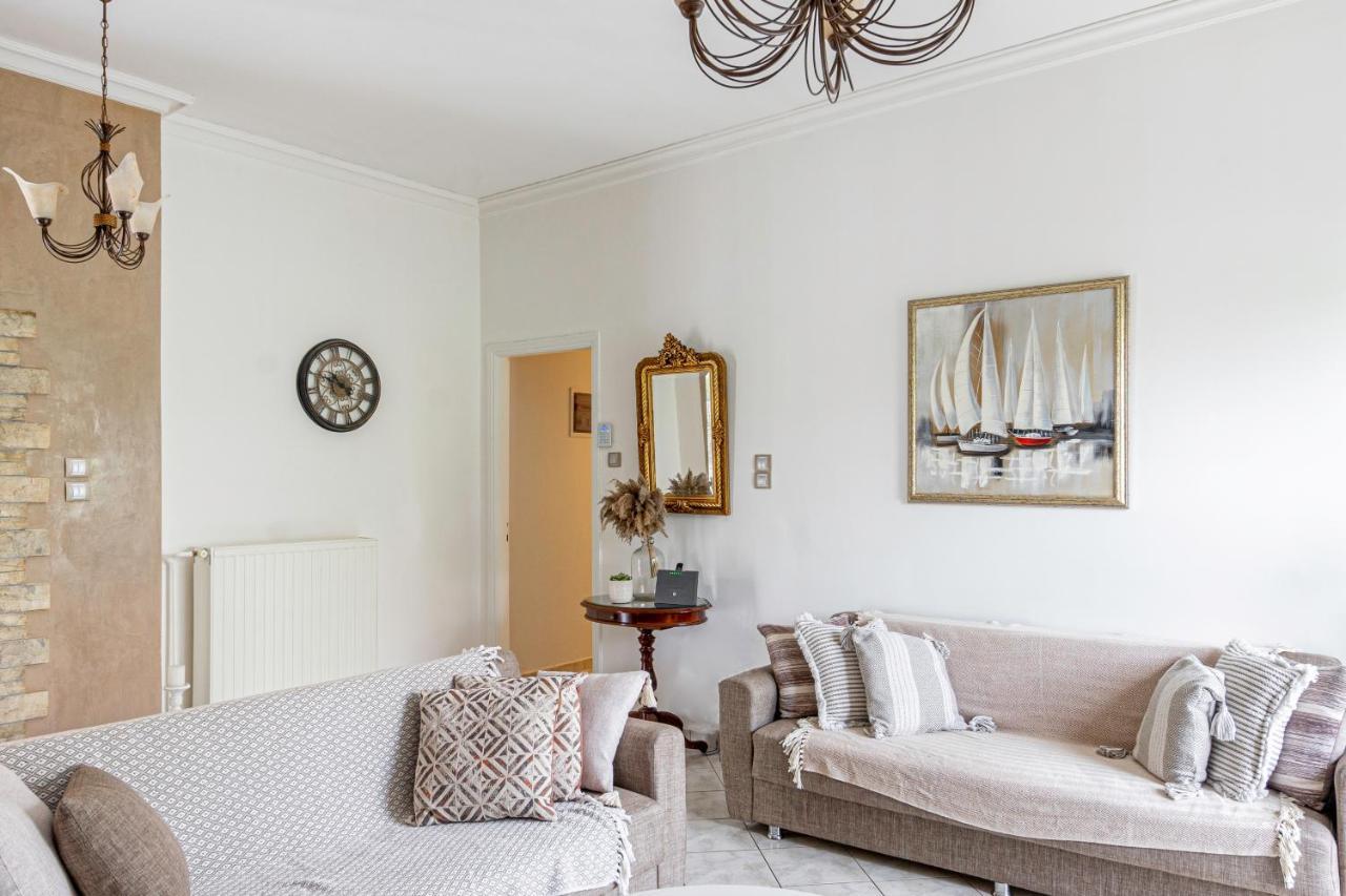 Spacious 2 Bedroom At Glifada Apartment