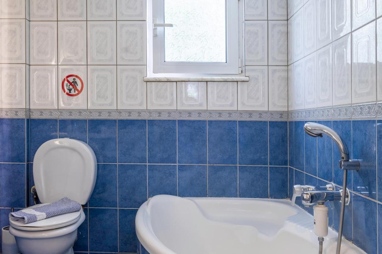 Spacious 2 Bedroom At Glifada Apartment *