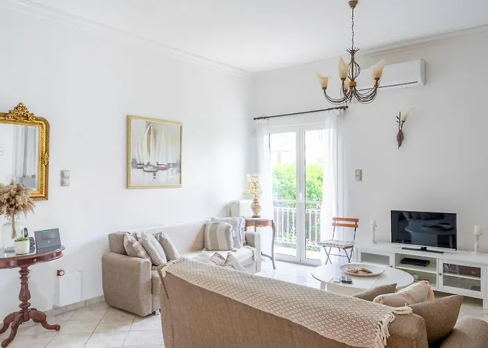 Spacious 2 Bedroom Apartment At Glifada