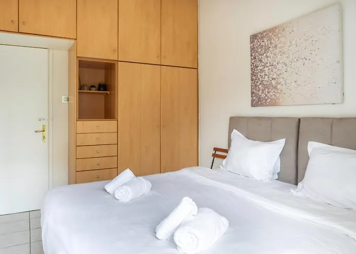 Spacious 2 Bedroom Apartment At Glifada
