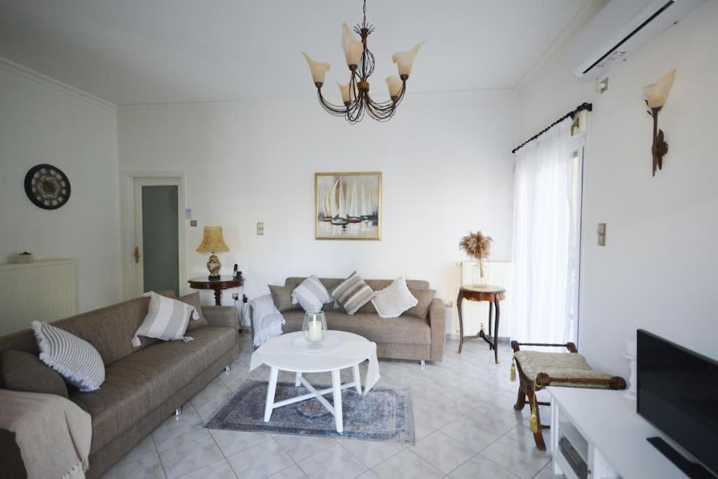 Spacious 2 Bedroom At Glifada * Athens