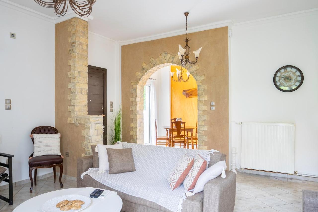 Spacious 2 Bedroom At Glifada