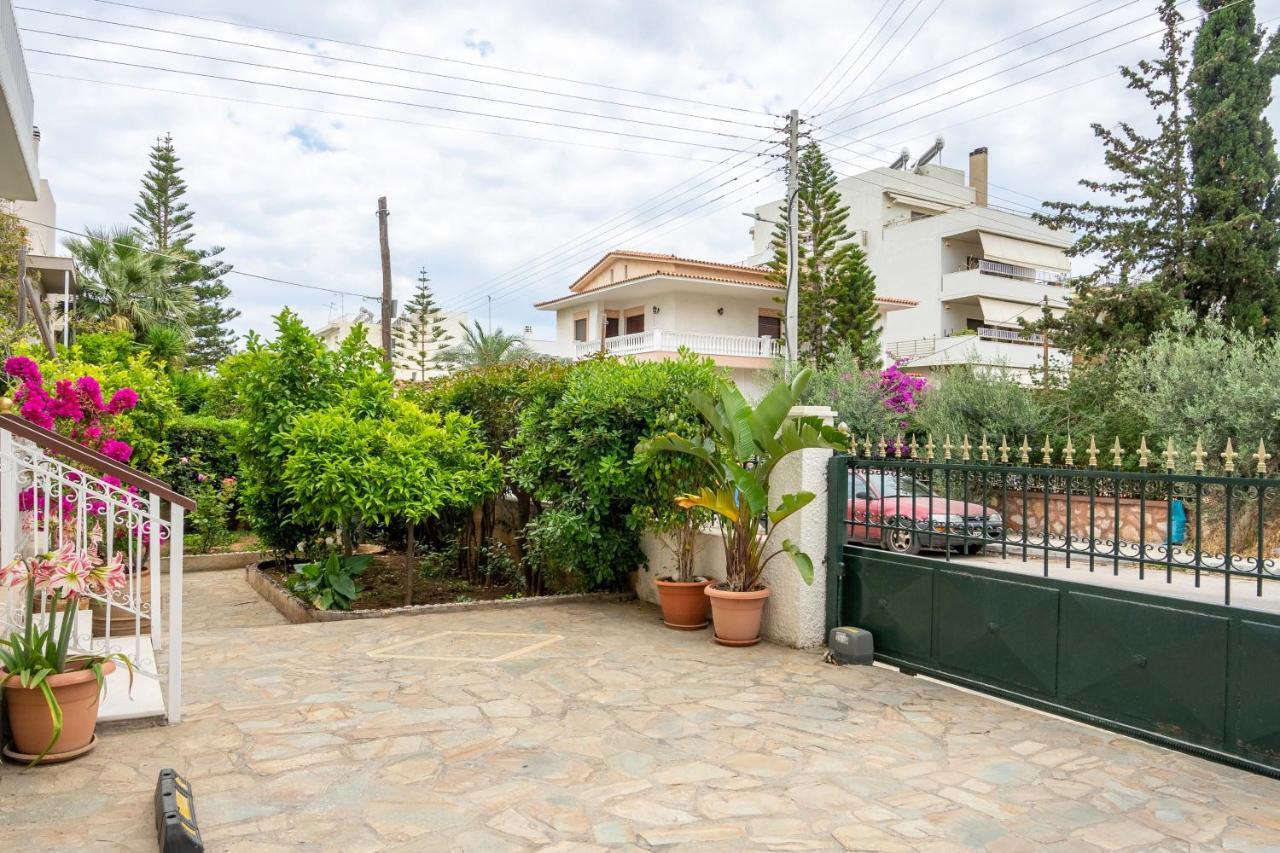 Spacious 2 Bedroom At Glifada Apartment